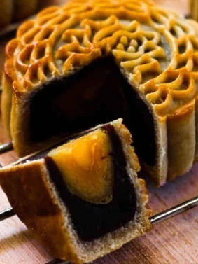 Traditional Moon Cake Red Bean with Yolk